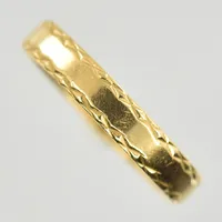 Ring, stl 20¼, skenans bredd 4 mm, Schalins, gravyr, 18K. Vikt: 3,9 g