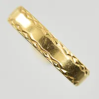 Ring, stl 16½, bredd 4 mm, Schalins, gravyr, 18K. Vikt: 3,1 g