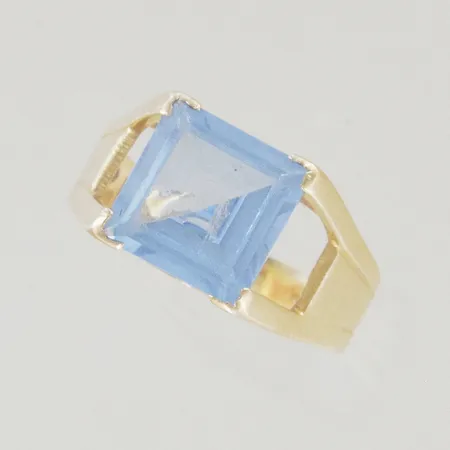 Ring med sten Stigbert, Ø 18½ mm, bredd 10 mm, höjd 7 mm, 18K Vikt: 5,4 g