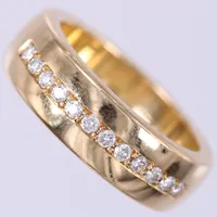 Ring med diamanter ca 12x0,02ct, stl: 17¼, bredd: ca 6mm, 18K Vikt: 13 g