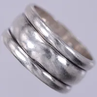 Ring, stl: 17½, bredd: 10mm, 925/1000, silver Vikt: 7,1 g