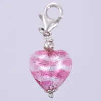 Hänge, hjärta, rosa/vitrandigt glas, längd: ca 3cm, bredd: ca v12mm, 925/1000 silver  Vikt: 2,9 g