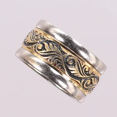 Ring, stl 19½, bredd 10mm, 14K  Vikt: 7,6 g