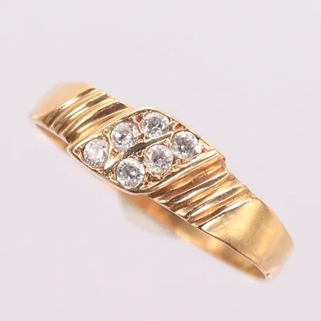 Ring med vita stenar, stl 17¾, bredd 2-5mm, 14K Vikt: 1,8 g