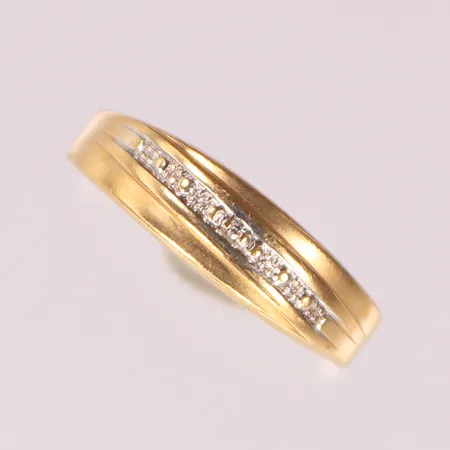 Ring med vit sten, stl 17, bredd 2-5mm, 18K  Vikt: 1,7 g