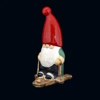 Figurin, Lisa Larson "Tomte - Vintersport", höjd 15 cm, Gustavsberg K-Studion (1997), märkt/signerad undertill i botten, fint skick utan anmärkning, vikt omkring 273 gram Skickas med paket.