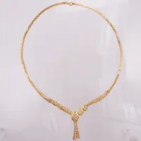 Collier, halvstelt, vita stenar, genombrutet mönster, ca 45cm, en sten saknas, 21K  Vikt: 18,9 g