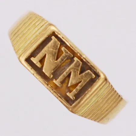 Klackring, monogram NM, stl 20¾, 22K Vikt: 7,8 g