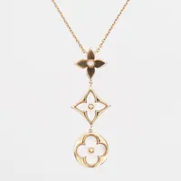 Collier, Louis Vuitton, Blossom Lariat,  med snidad pärlemor och en briljantslipad diamant ca 0,02ct, kvalitet ca TW(F-G)/VS, snr: A01538, justerbar längd 39 eller 45cm, höjd på hänge 50mm, 18K guld, vikt 12,3g med originaletui. Nypris 77500sek.