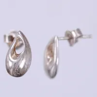 Ett par örhängen, längd ca 1,1cm, bredd ca 6,5mm, silver 925/1000  Vikt: 2,6 g