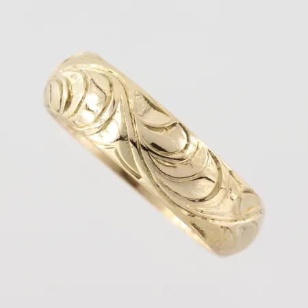 Ring mönstrad , Ge-Kå-Smyckek G Kaplan Stockholm 1964, stl 15½mm, bredd 5,1mm,  18k Vikt: 4,2 g