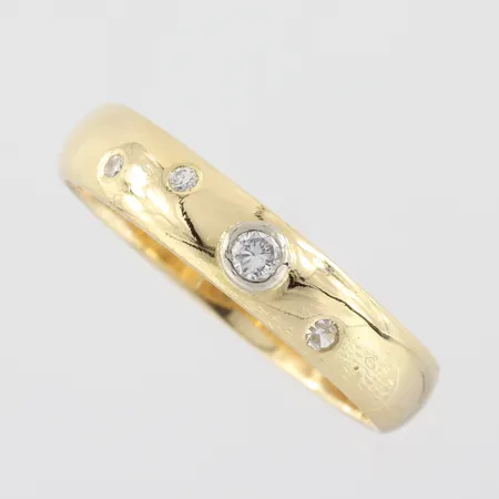 Ring med diamanter ca 1x0,03ct och ca 3x0,01ct, stl 17mm, bredd 4mm, Örjan Molander Guld AB Karlstad, 18k Vikt: 3,3 g