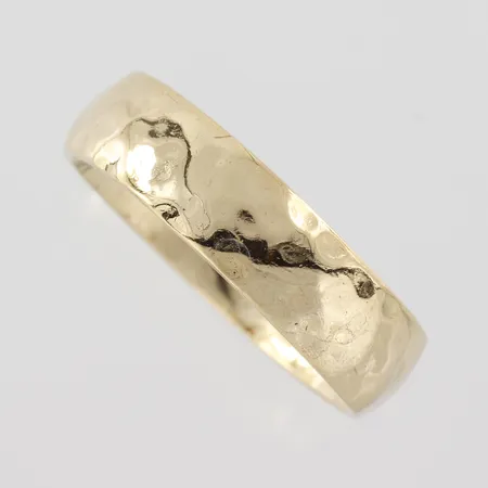 Ring hamrad, stämplad BÖS, stl 17mm, bredd 5,2mm,  18k  Vikt: 5,7 g