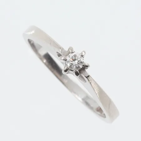 Ring vitguld med diamant 0.10ct, stl 17¼ mm, bredd ca 1,7 mm, K&EC Göteborg, 18K Vikt: 3,3 g