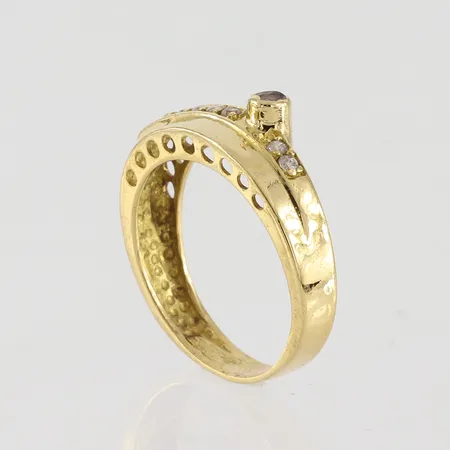 Ring med stenar kubis zirkonia, stl 17¾mm, bredd 3,4-7mm, 21k Vikt: 4,2 g