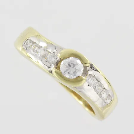 Ring med stenarkubis zirkonia, stl 18mm , bredd  3,50 - 6 mm, 14k Vikt: 4,4 g