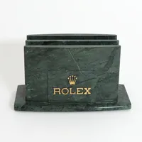 Brevställ/hållare för kataloger från Rolex i grön Italiensk marmor, 20x10x11,5cm, Rolex-logga i gul metall på båda sidor, Ref: RMA 177 Skickas med postpaket.