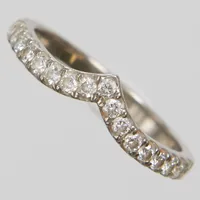 Ring, jacketmodell, diamanter 17 x ca. 0,01ct, Ø17, bredd: 2mm, GHA, vitguld, 18K Vikt: 3,1 g