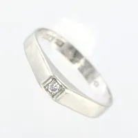 Ring, diamant ca 0,03ct, 8/8-slipad, stl 17, bredd ca 3mm, vitguld, gravyr, 18K, Vikt: 2,5 g