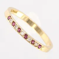 Ring, diamanter 5 x ca 0,01ct, 6 x rubiner, stl 17½, bredd 2mm, 18K, Vikt: 1,8 g