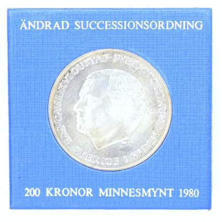 Minnesmynt nominellt värde 200kr, Ø36mm, Sveriges Konung Carl XVI Gustaf - För Sverige i tiden, ändrad successionsordning, år 1980, plastetui,saknas yttre lock,  silver, 925/1000,   Vikt: 27 g