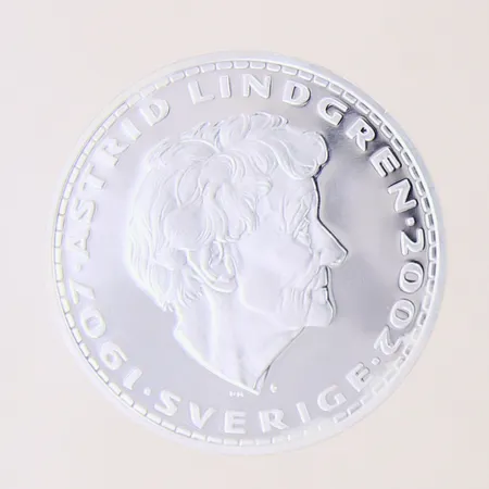 Minnesmynt Astrid Lindgren Sverige 1907-2002, Ø38mm, Emil i Lönneberga 1963, etui, plastficka, mindre fläckar  Vikt: 26,8 g