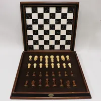 Schackspel, Franklin Mint, World Chess Federation, Fide, 53,5x53,5cm. Skickas med postpaket.