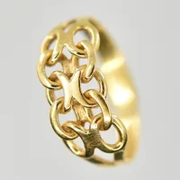 Ring X-länk, stl 17¾, bredd 3-8 mm, 18K. Vikt: 2,7 g