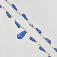 Collier med Lapis Lazuli, längd 50 cm, bredd 7 mm, 925/1000 silver. Vikt: 20,7 g