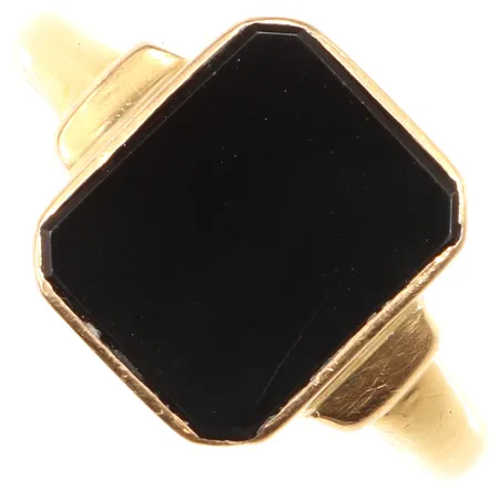 Klackring med onyx, stl 18½, bredd ca 2,5-13mm, Emanuelsson Karl Algot, ca år 1940, 18K Vikt: 4,7 g