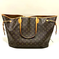 Väska, Louis Vuitton Neverfull GM, monogram canvas, datumkod: VI0120, mått ca 32 x 19 x 39 cm, skadad underdelen, kraftigt slitage samt fläckar, kvitto 2010, inga tillbehör 