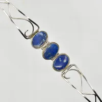 Armband med Lapis Lazuli, halvstel modell, längd 18 cm, bredd 10 -21 mm, 925/1000 silver. Vikt: 23,1 g