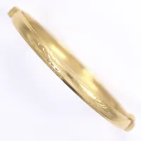 Armring öppningsbar, graverad dekor, ca 66x52mm invändigt, bredd 6mm, 18K Vikt: 11,2 g