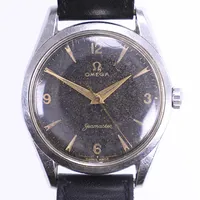 Herrur Omega Seamaster, Ø36mm, manuell, stål, svart tropisk urtavla med guldfärgade index, cal 284, boettnr 2938-2sc, bruksslitage, liten spricka i plexiglas vid kl 12, läderarmband ej original, slitet