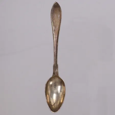 Kaffesked, längd 11cm, modell Svensk spetsig, GAB, år 1917, 830/1000 silver Vikt: 10,4 g