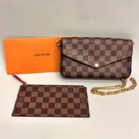 Handväska, Louis Vuitton, Pochette Félicie, Damier Ebene-canvas, tyg och läder, mått ca 21x11,5x3cm, modellnummer N63032, serienummer M11189, avtagbar axelrem i gulmetall, två uttagbara innerpochetter, minimala repor på lås, kvitto från Louis Vuitton Birger Jarlsgatan 2019, inga övriga tillbehör 