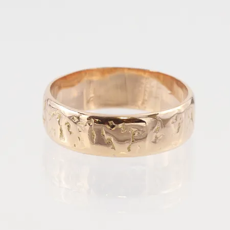 Ring mönstrad, stl 20½mm, bredd 6,6mm, Alton Guldvaru Ab Falköping 1980, 18k Vikt: 7,9 g