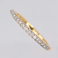 Ring diamanter ca 0,21ctv, stl 18, bredd ca 2mm, personlig gravyr, 18K Vikt: 2,6 g