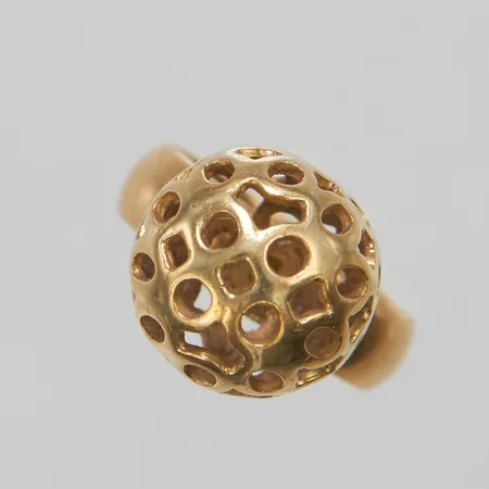 Ring, genombrutet mönster, Ø15½, bredd: 4,7-12,5mm, 18K Vikt: 6,8 g