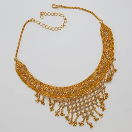 Collier, ca 46,5cm, bredd: 2-75mm, vitguldsdetaljer, 22K Vikt: 55,2 g