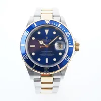 Herrur Rolex Submariner guld/stål, ref: 16613, serie nr: D612292, 13st länkar, box & cert, uttagen 2006 Carlssons ur Helsingborg, sliten/smutsig box. 