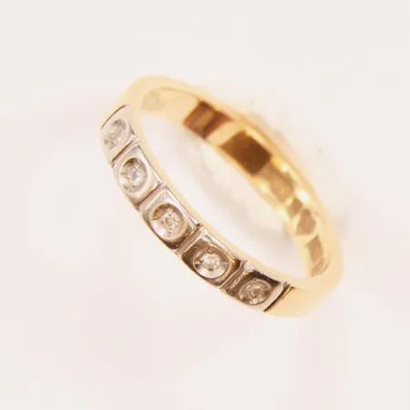 Ring med diamanter 5 x ca. 0,01ct, Ø17¾, bredd: 3,1mm, 18K Vikt: 3,8 g