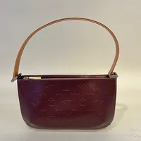 Väska, Louis Vuitton Mat Flower, burgundy monogram, 25x7x15cm, numrerat, detaljer i vitmetall, märkt Louis Vuitton Paris made in France, numrerad, dustbag, inga övriga tillbehör