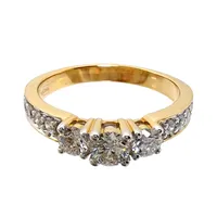 Ring Story of Love, 18K guld, Briljantslipade Diamanter 13 st - totalt 0,50ct, Guldfynd (GHA), Ø15,0 mm, bredd 2 - 3,3 mm, mycket fint skick, förefaller vara sparsamt använd Vikt: 2,8 g