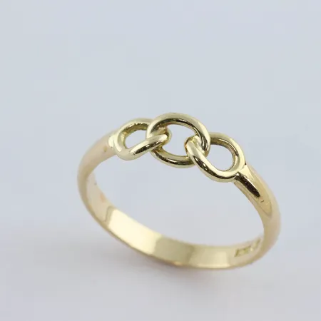 Ring , stl 21¾mm, bredd 3,3-5,7mm, 18k Vikt: 5,3 g