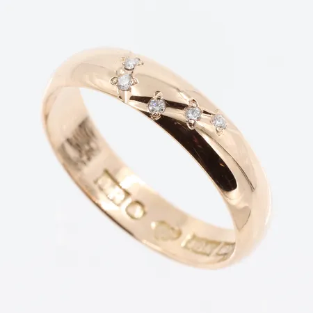 Ring slät med diamanter ca 5x0,01ct , Petterssons Eftr Juvelerar Ab Joh 1966,  stl 19½mm, bredd ca 4,6 mm,  18K Vikt: 4,4 g