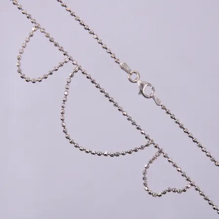 Collier längd ca 40cm, kedjans bredd ca 2mm, 925/1000 silver Vikt: 5 g