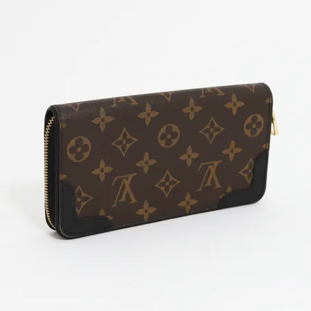 Plånbok Louis Vuitton Zippy Retiro Wallet, monogramcanvas, svarta skinndetaljer, beslag i guldmetall, datumkod MI2178, Frankrike 2018, sex innerfack varav ett med dragkedja, 12 korthållare, 19,5x10,5x2,5cm