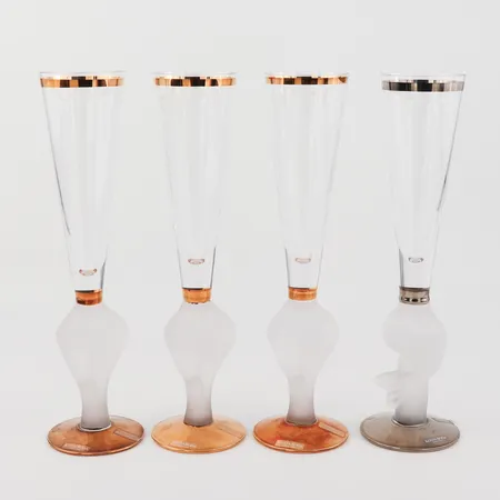 Kjell Engman för Kosta Boda, champagneglas 3+1 st, signerade Kosta Boda Kjell Engman nummer 90007 och 90008, höjd 26 cm. Vikt: 0 g Skickas med postpaket.