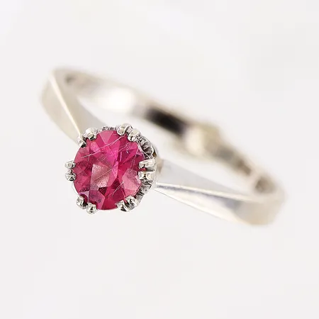 Ring, rosa sten, stl 15¾, vitguld, 18K Vikt: 2,9 g